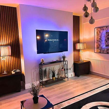 ברמינגהאם *Luxury 9Ine Lush Jacuzzi Apartment & Balcony* מראה חיצוני תמונה