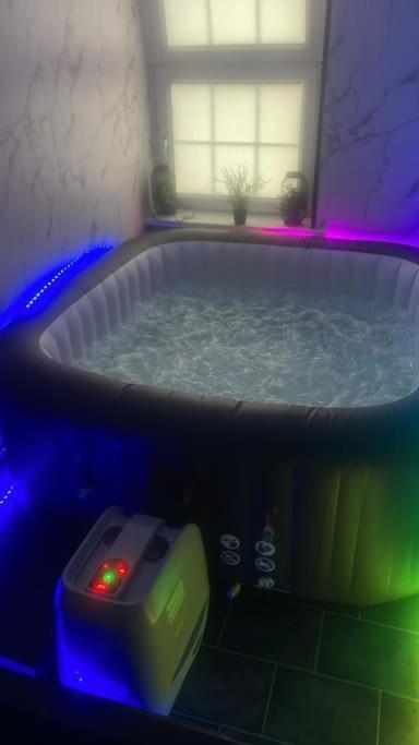 ברמינגהאם *Luxury 9Ine Lush Jacuzzi Apartment & Balcony* מראה חיצוני תמונה