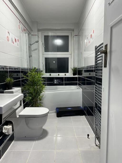 ברמינגהאם *Luxury 9Ine Lush Jacuzzi Apartment & Balcony* מראה חיצוני תמונה