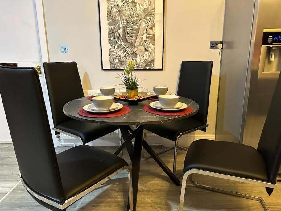 ברמינגהאם *Luxury 9Ine Lush Jacuzzi Apartment & Balcony* מראה חיצוני תמונה